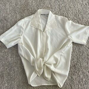 Beautiful vintage Yves St Clair button up top with floral collar.